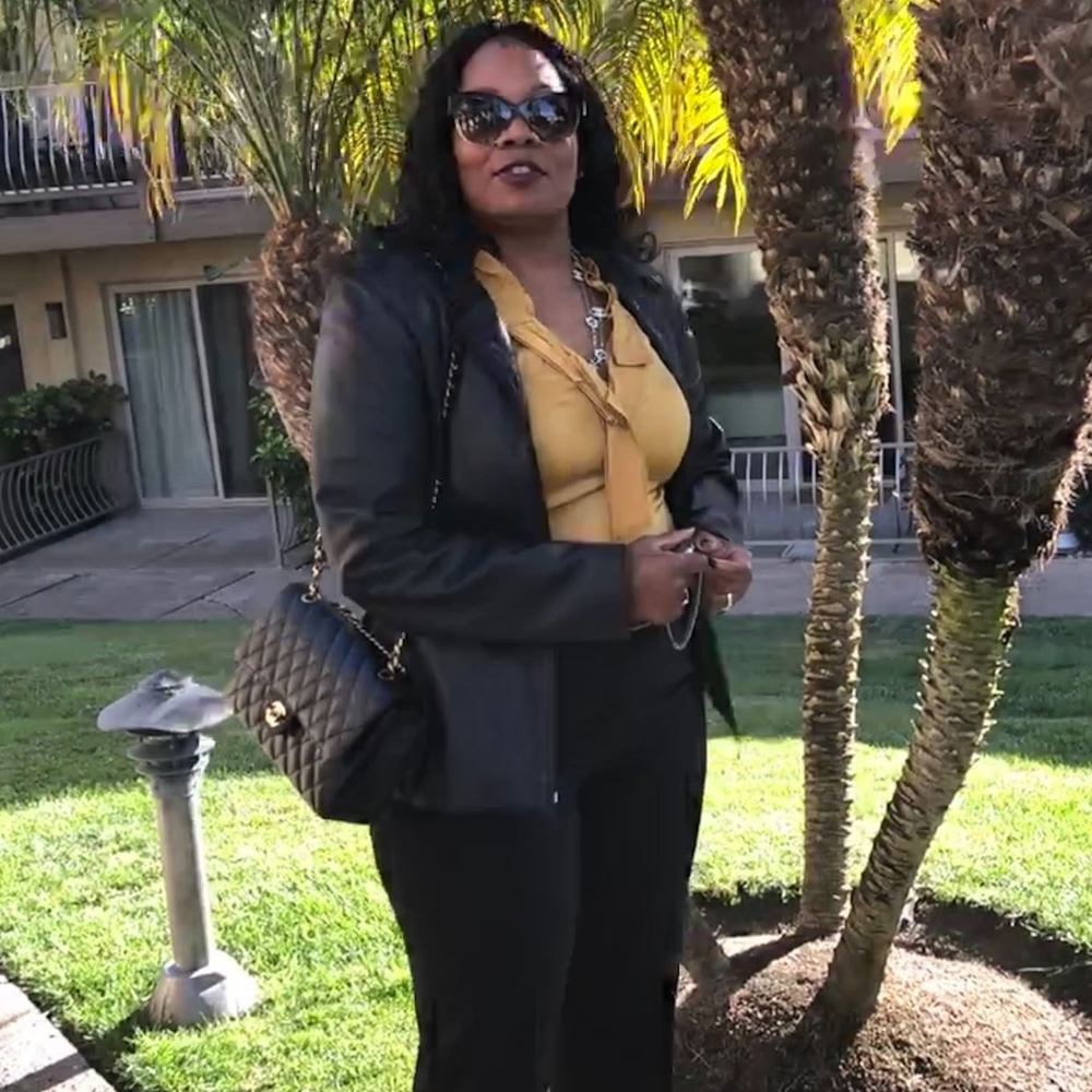 Meet your Posher, Dee